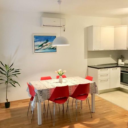 Antonijas Sunny Apartment มาคาร์สกา ภายนอก รูปภาพ