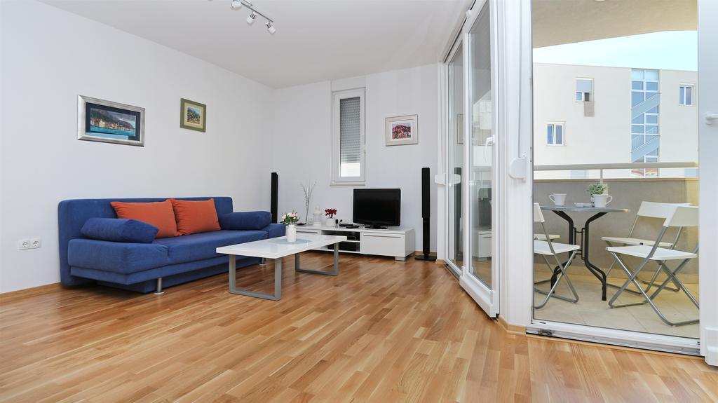 Antonijas Sunny Apartment มาคาร์สกา ภายนอก รูปภาพ
