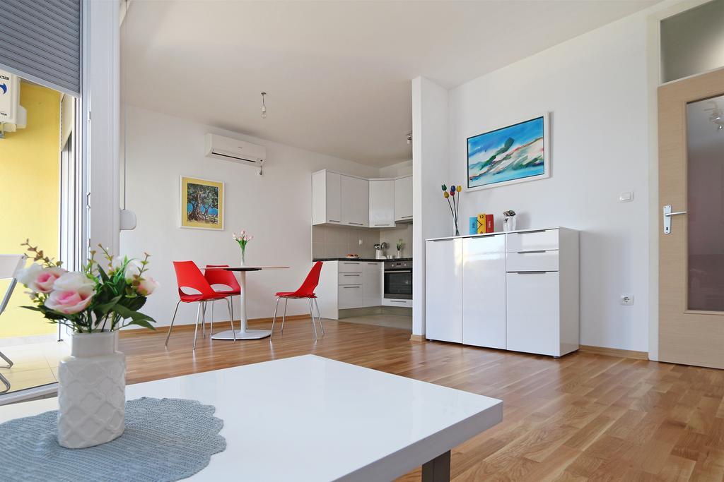 Antonijas Sunny Apartment มาคาร์สกา ภายนอก รูปภาพ