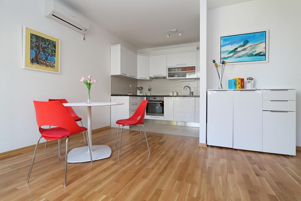 Antonijas Sunny Apartment มาคาร์สกา ภายนอก รูปภาพ