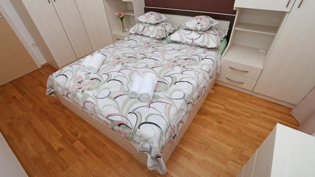 Antonijas Sunny Apartment มาคาร์สกา ภายนอก รูปภาพ