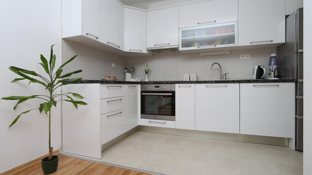 Antonijas Sunny Apartment มาคาร์สกา ภายนอก รูปภาพ
