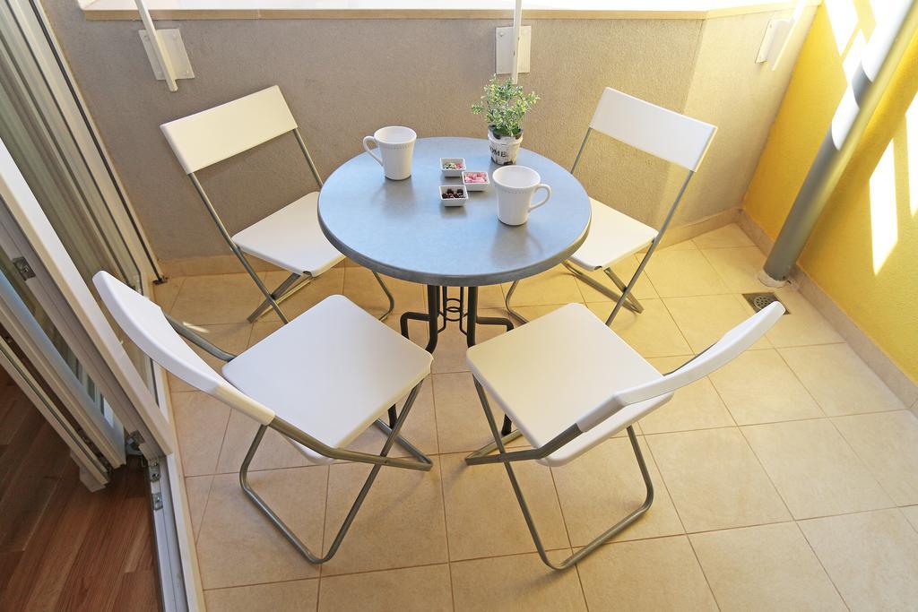 Antonijas Sunny Apartment มาคาร์สกา ภายนอก รูปภาพ